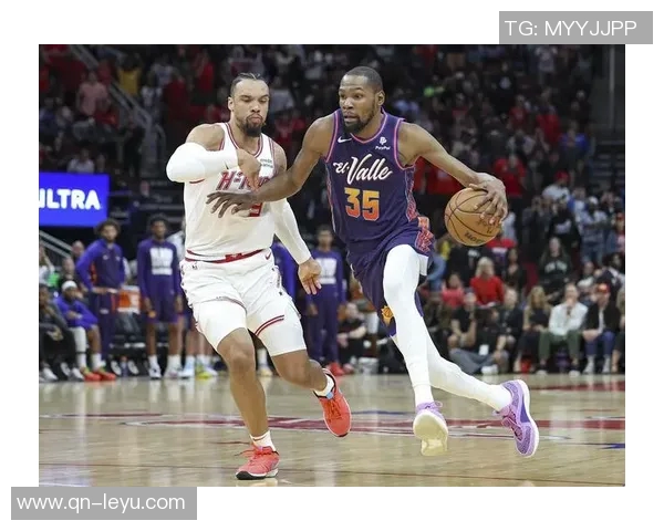 布克赞狄龙拼搏精神感染全队展现出极高的品性与刻苦态度 布克赞狄龙拼搏精神感染全队展现出极高的品性与刻苦态度