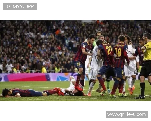 皮克赛后怒斥裁判判罚不公称其行为可耻至极欲写报告随意 皮克赛后怒斥裁判判罚不公称其行为可耻至极欲写报告随意